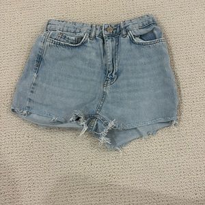 Light wash urban shorts